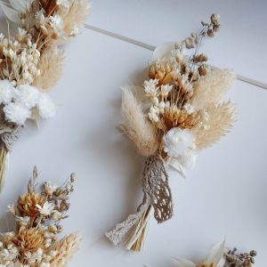 boutonnière en fleurs séchées