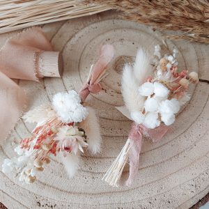 Boutonnière de fleurs séchées