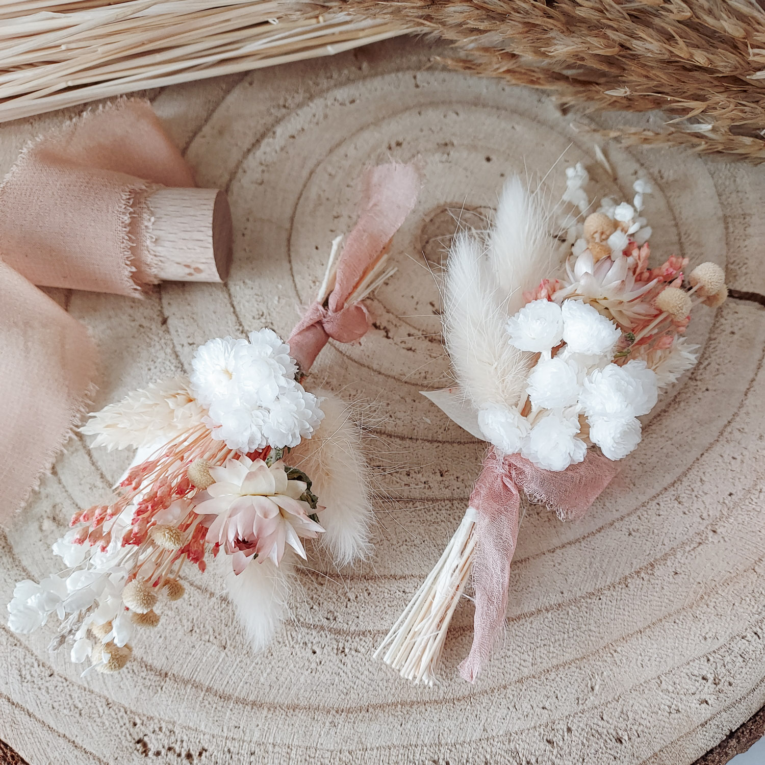Boutonnière de fleurs séchées