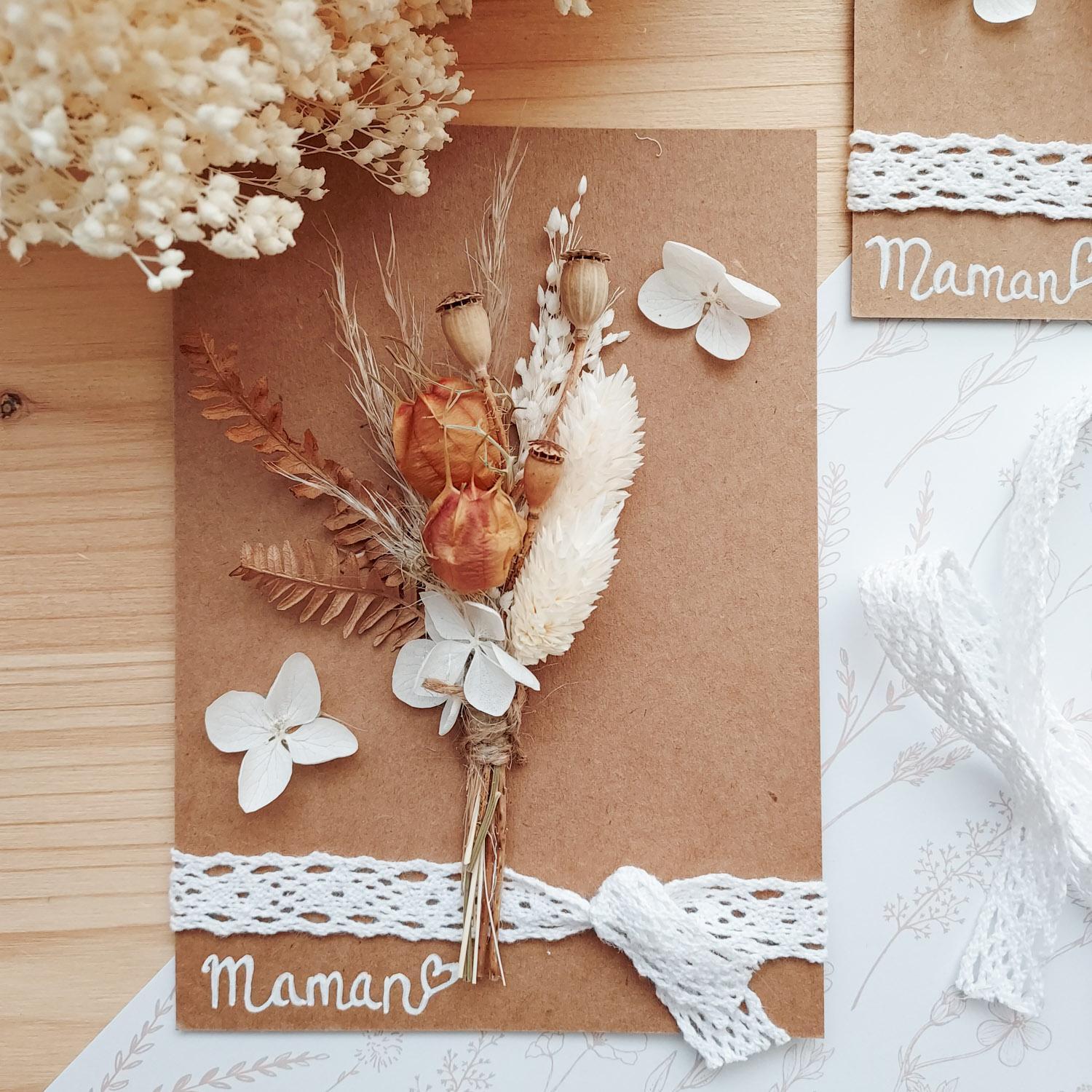 carte fleurs séchées et ruban dentelle "maman" carte fleurs séchées et ruban dentelle "maman"
